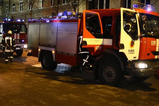 Vilniuje ugniagesiai skubėjo gesinti gaisro  nuotr. Broniaus Jablonsko