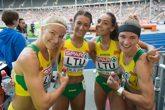 Lietuvos moterų 4x400 metrų komanda (nuotr. Alfredo Pliadžio)