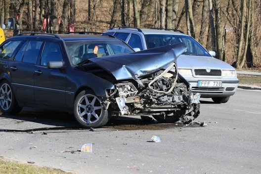 Per avariją Vilniuje susidūrė trys automobiliai: sužalota keleivė – ligoninėje (nuotr. Broniaus Jablonsko)