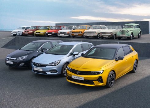 „Opel“ seka paskui tendencijas: atnaujino įžymiąją „Žaibo“ emblemą