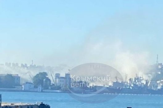 Dūmai virš Krymo tilto (nuotr. Telegram)