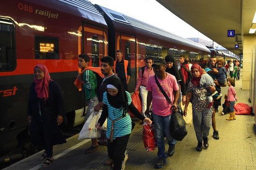 Vieną užplūdo migrantai: evakuota traukinių stotis (nuotr. SCANPIX)