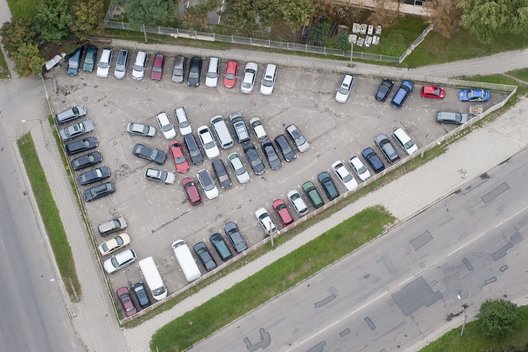 Automobilių aikštelė (nuotr. Fotodiena.lt)