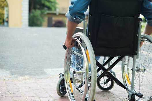 Neįgaliojo vežimėlis (nuotr. 123rf.com)