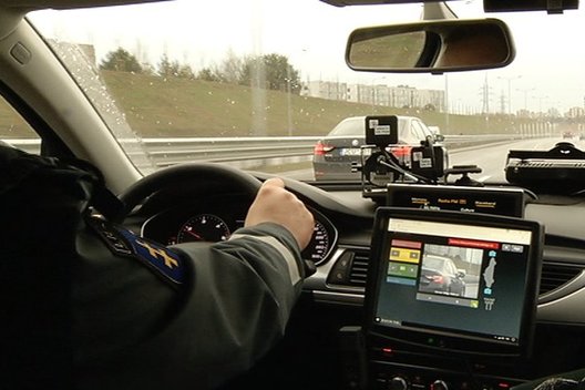 Nežymėtas policijos automobilis (nuotr. TV3)