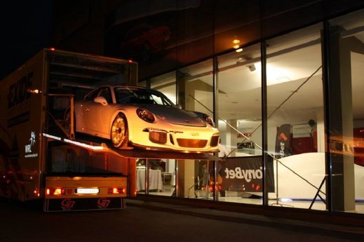 D.Britanijoje lenktyniaus net trys „Juta Racing“ komandai priklausantys „Porsche 911 GT3“