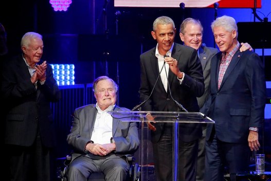 Barackas Obama, Billas Clintonas ir Jimmy Carter, bei du respublikonai – George'as H. W. ir George'as W. Bushai  (nuotr. SCANPIX)