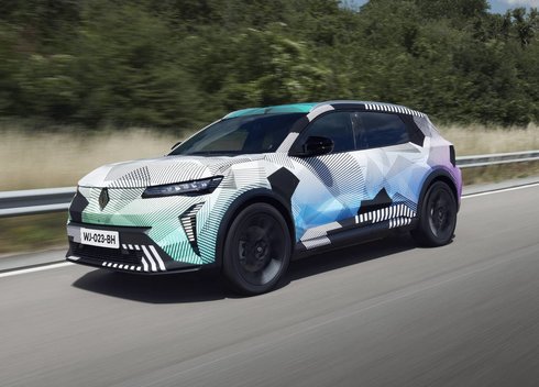 „Renault Scenic“ transformuosis į šeimyniškomis vertybėmis pagrįstą elektrinį SUV