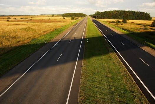 Horizontalusis kelių ženklinimas: kaip jis Lietuvoje galėtų padidinti eismo saugumą?