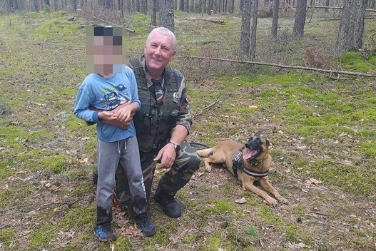 Varėnos rajone dingo 8-metis: berniuką sudaro šuo (nuotr. VSAT)