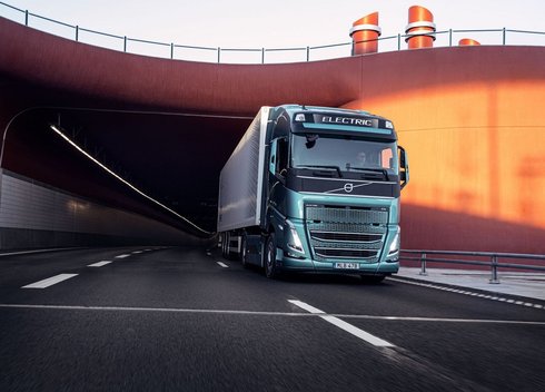 „Volvo FH Electric“ pelnė „Tarptautinio metų sunkvežimio 2024“ apdovanojimą