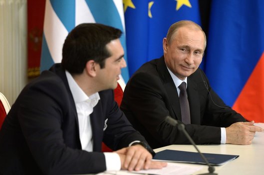 ES ir JAV apstulbusi – nejaugi Graikiją „gelbės“ Vladimiras Putinas? (nuotr. SCANPIX)