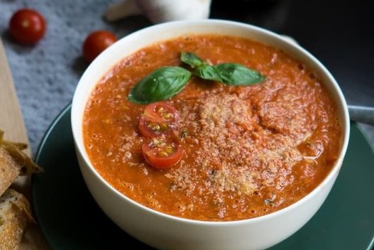 Nori – gali atrasti: trinta keptų pomidorų sriuba su bazilikais  