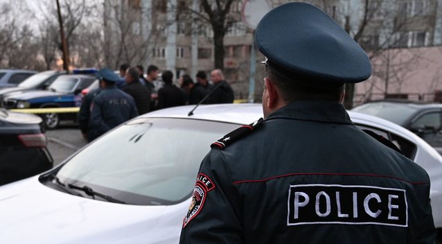 Armėnijos sostinėje užpuolikai sekmadienį prie policijos nuovados susprogdino granatą (nuotr. SCANPIX)
