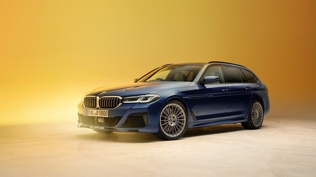 „Alpina“ seka kolegų iš BMW pėdomis: atnaujino „B5“ sedaną ir universalą