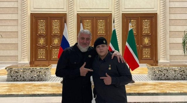 Kalinį sumušusiam Kadyrovo sūnui – Čečėnijos didvyrio vardas  (nuotr. Telegram)