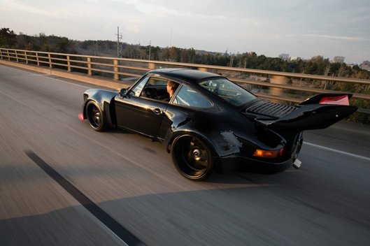 Pamatę šį „Porsche 911 Turbo“, suprasite iš kur „RWB“ semiasi įkvėpimo