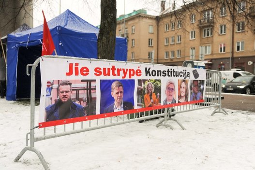 Lietuvos šeimų sąjūdžio organizuojamas protestas prie Seimo (Fotodiena/ Viltė Domkutė)