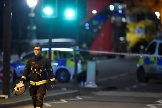 Per išpuolį prie Britanijos parlamento nužudyti keturi žmonės, apie 40 sužeisti (nuotr. SCANPIX)