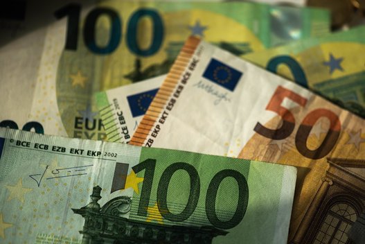 MMA siūlo didinti iki 703 eurų (nuotr. Fotodiena/Justino Auškelio)