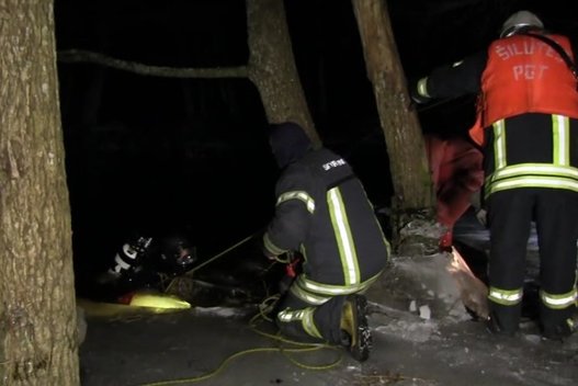 Gelbėjimo operacija, ieškant nuskendusio vyro (nuotr. TV3)