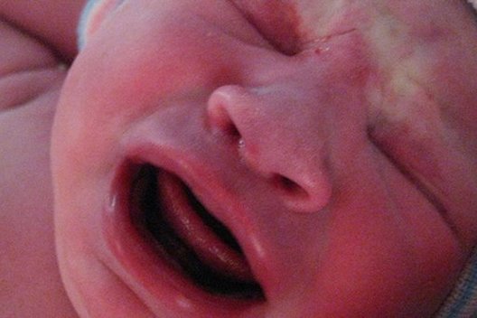 Po 2 savaičių kūdikio nelaimės – motinos šauksmas: nevalgykite to  