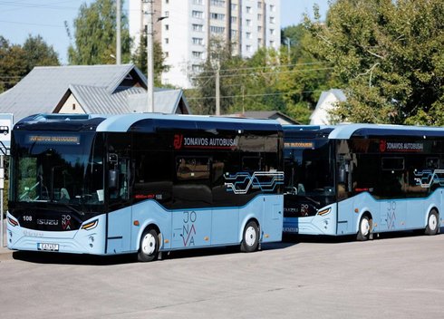 Jonava plečia elektrinių autobusų parką: įsigijo iki 350 km įveikiančius „Isuzu“ autobusus