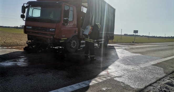 Panevėžio rajone automobilis susidūrė su sunkvežimiu – žuvo jauna vairuotoja