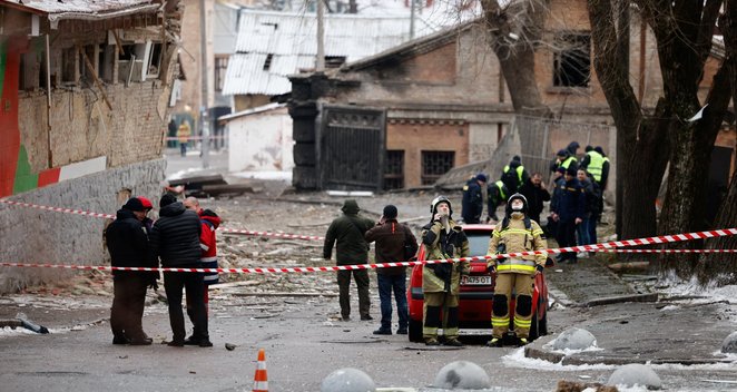 Masinis raketų smūgis Ukrainai: žuvo 5, sužeista mažiausiai 40, tarp jų ir vaikai
