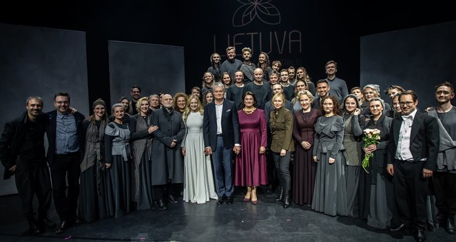 Vilniaus „Compensa“ koncertų salėje turą užbaigė koliažinė opera „Mažvydas“ (Martyno Vitėno nuotr.)