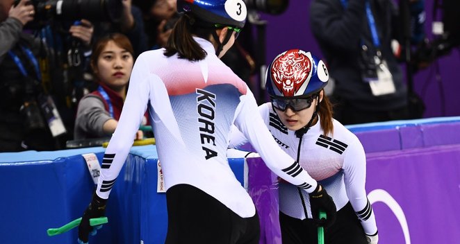 Greitojo čiuožimo finale – skaudus Pietų Korėjos sportininkių susidūrimas