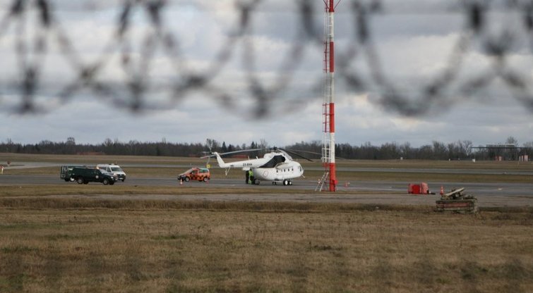 Vilniaus oro uoste neplanuotai nutūpė Moldovos sraigtasparnis (nuotr. SCANPIX)