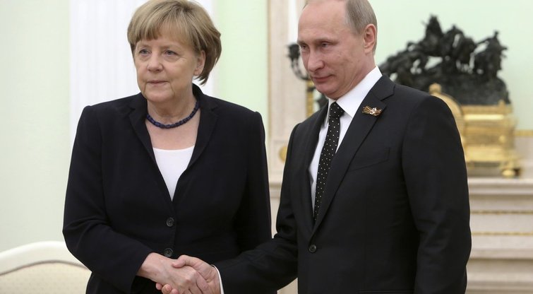Angela Merkel ir Vladimiras Putinas (nuotr. SCANPIX)