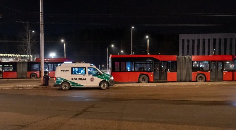Vilniuje Saulėtekio žiede mirė iš 5G autobuso išlaipintas vyriškis (nuotr. Broniaus Jablonsko)