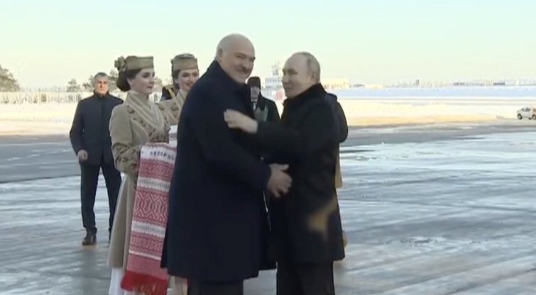 A. Lukašenka ir V. Putinas (nuotr. stop kadras)