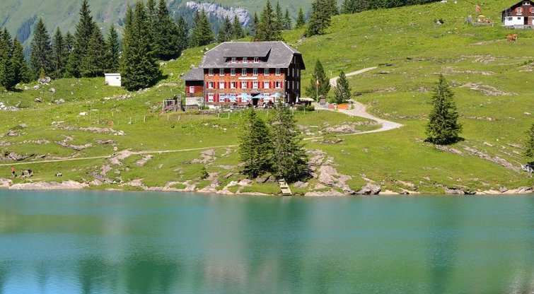 Šveicarijos pensininkų rojus: gauna 3,5 tūkst. eurų, už kuriuos „pragyvenimui užtenka“ (nuotr. Fotolia.com)