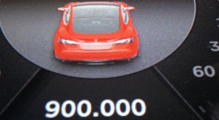 Vokietis vos per keturis metus su „Tesla Model S“ nuvažiavo 900 000 kilometrų