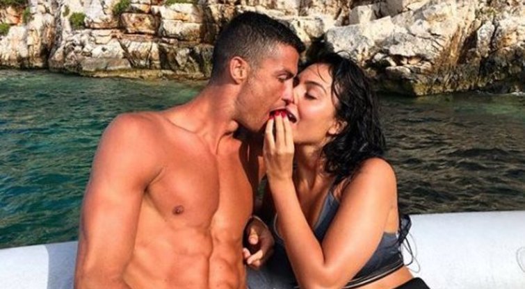 Ronaldo mylimoji Georgina Rodriguez drebina internetą: parodė įspūdingą krūtinę (nuotr. Instagram)