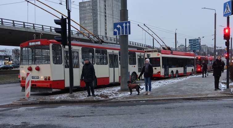 Avarija paralyžiavo eismą Vilniuje: spūstyse stringa ir viešasis transportas (nuotr. Broniaus Jablonsko)