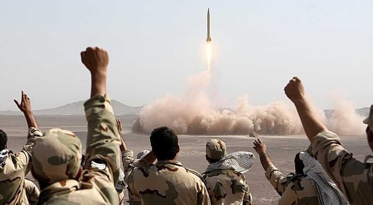 Iranas išbandė branduolinį užtaisą galinčią nešti raketą (nuotr. SCANPIX)