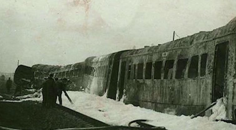 Žaslių stoties traukinio tragedija (ištrauka iš dokumentinio Kaišiadorių muziejaus filmo)  
