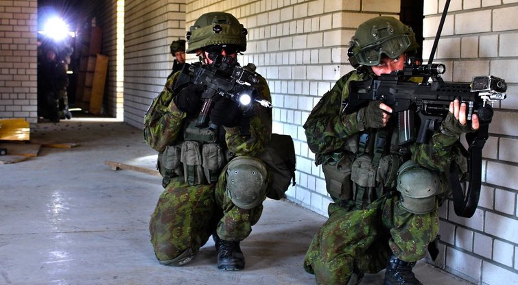 Lietuvos kariuomenės inžinieriai kartu su NATO sąjungininkais treniruojasi veikti mūšio mieste sąlygomis (nuotr. eil. Mantauto Patašiaus)  
