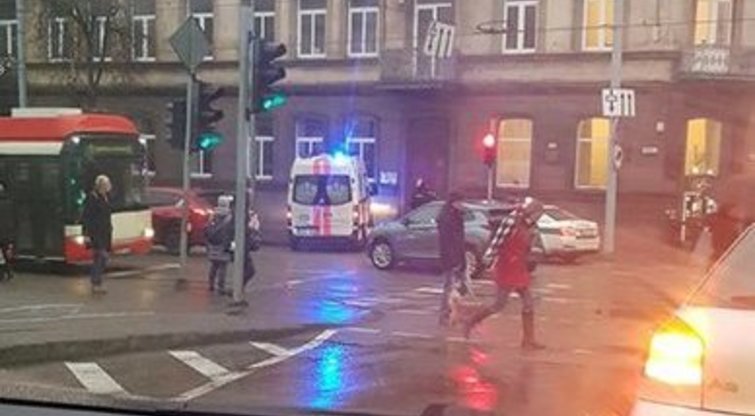Kalinausko ir Pylimo gatvių sankryžoje nutrenktas žmogus (nuotr. Reidas Vilniuje)  