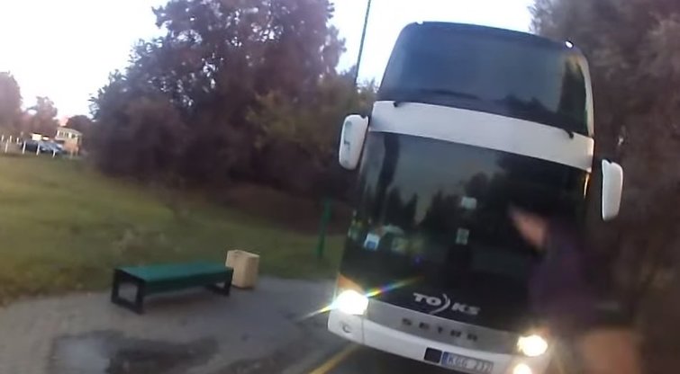 Lietuvis autobuso vairuotojas pribloškė Minsko gyventojus: to dar nebuvo matę (nuotr. YouTube)