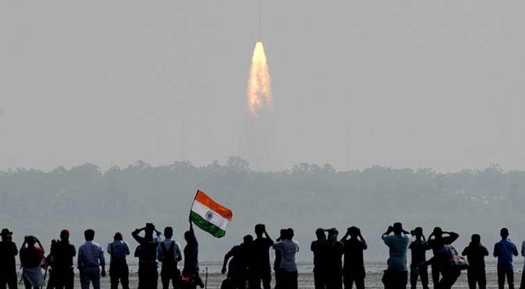 Indijos raketa iškėlė rekordinį 104 palydovų spiečių (nuotr. SCANPIX)