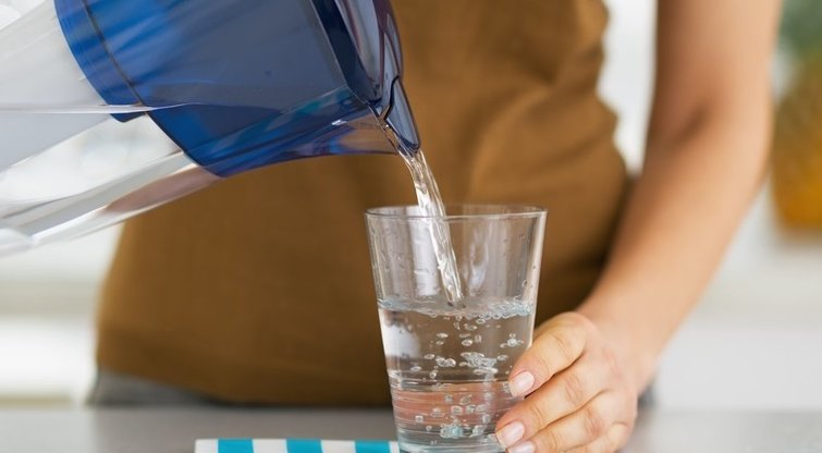 Išgerkite stiklinę vandens (nuotr. 123rf.com)