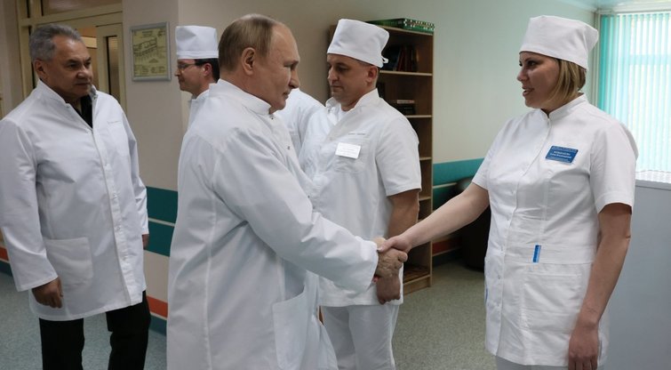 Putinas ligoninėje aplankė Ukrainoje sužeistus karius (nuotr. SCANPIX)