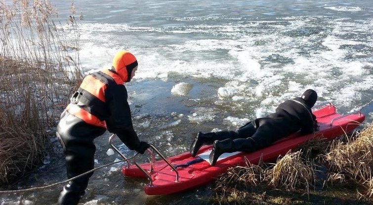 Narų gelbėtojų kasdienybė: dumblas, povandeniniai pavojai ir „lobiai“ upėse  