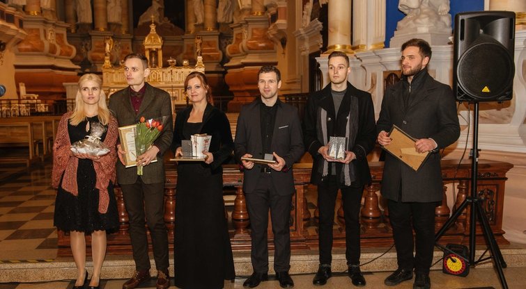 Žinomus atlikėjus subūręs koncertas – naujos bažnyčios statyboms Kaune paremti (nuotr. Loretos Kondratės)  