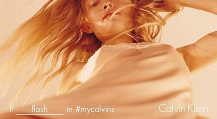 Klara Kristin „Calvin Klein“ apatinių reklamoje (nuotr. Instagram)